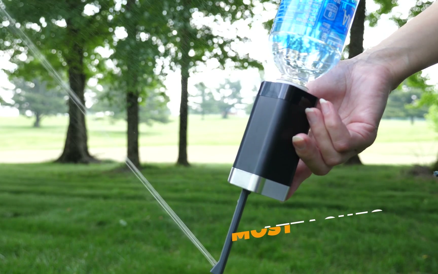 CubeJet attaching to a standard water bottle